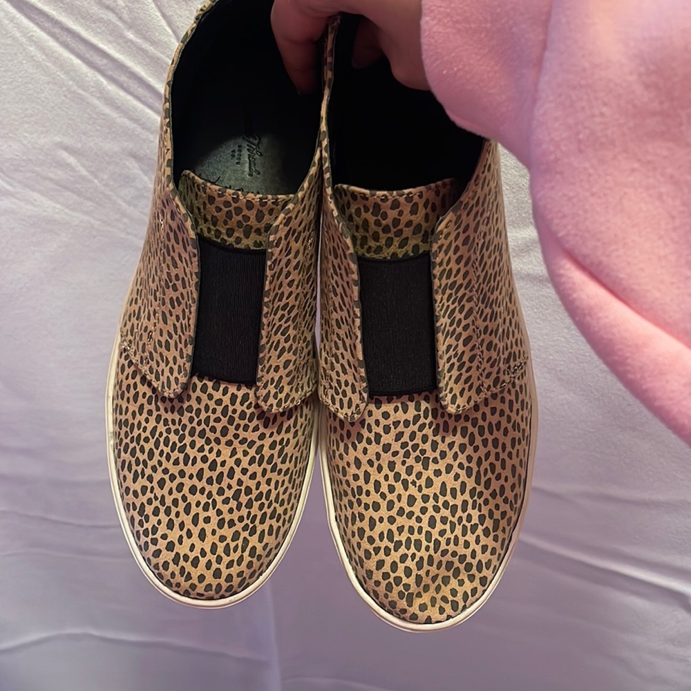 casual shoes